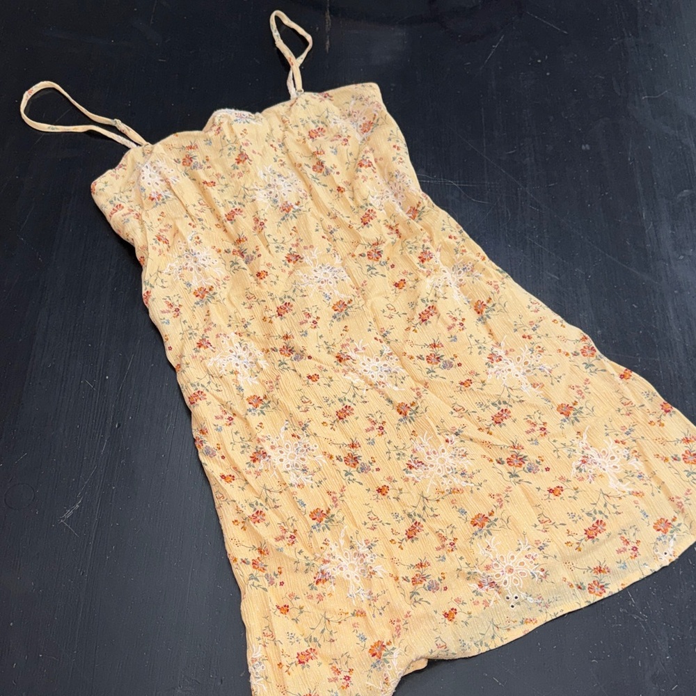 american eagle spaghetti strap sun dress. sunny yellow floral. size medium.